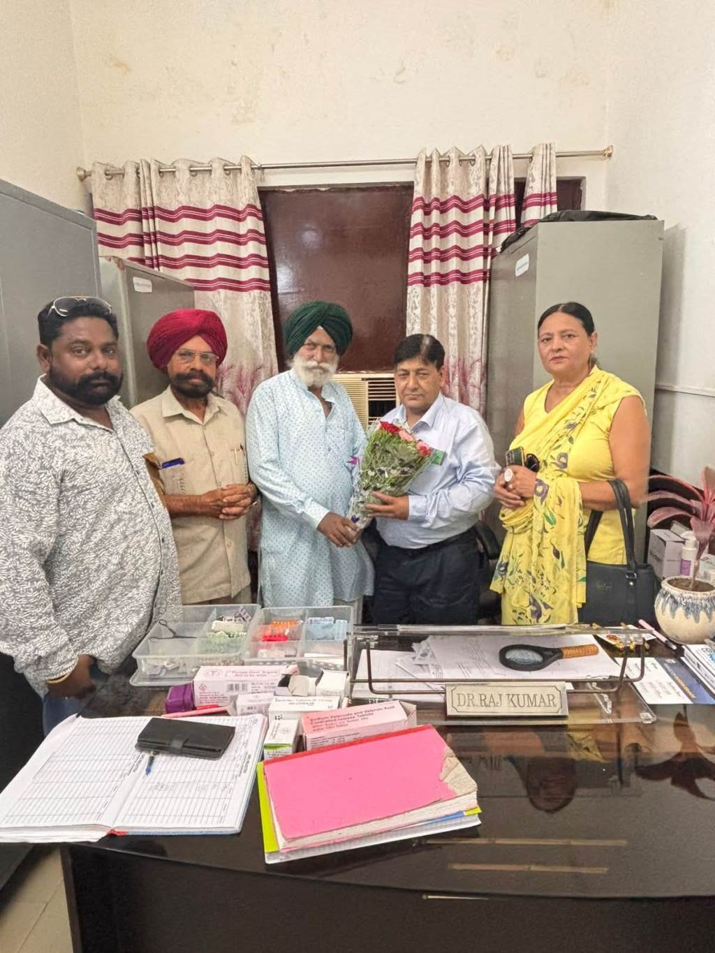 A delegation of Ek Jot Sewa Samiti Jagatpura Hoshiarpur met with Dr Raj Kumar a specialist in mental diseases